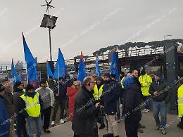 De Vizia. Riparte la protesta davanti allo stabilimento Stellantis