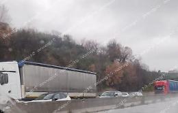 Incidente in superstrada, donna in ospedale