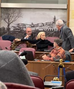 Consiglio ad alta tensione. Duro scontro tra Domenico Marzi e Angelo Pizzutelli