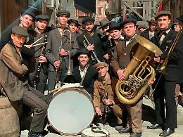 "M - Il figlio del secolo", protagonista l'orchestra di Ferentino 