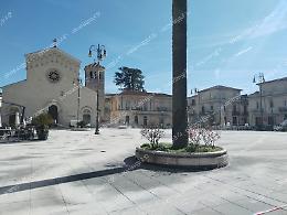 Mezzo perde olio in piazza Santa Restituta 