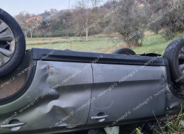 Auto si ribalta nella notte. Trovata a bordo strada 