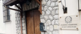 Perseguita la ex, allontanato