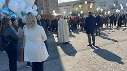 Palloncini e confetti per l’addio a Eliano