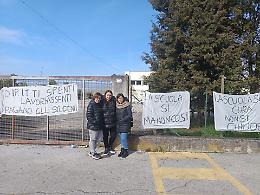 Cantiere fermo a scuola. Protestano le mamme 