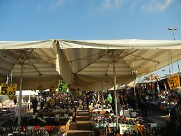 Mercato settimanale, dubbi su gestione e revoche delle licenze