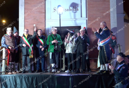 Fischi e veleni sul Carnevale