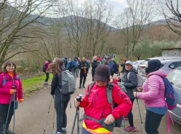Fanno trekking e ritrovano le auto danneggiate 