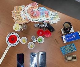 Droga, ricettazione e illecita detenzione di arma da fuoco: arrestati 