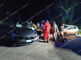 Incidente frontale tra due auto. Tre feriti tra cui un bambino