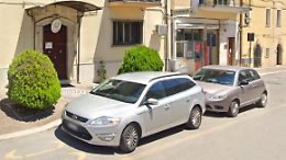 Rubano generi alimentari e li nascondono in un passeggino: arrestati 