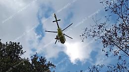 Escursionista scivola in montagna e batte la testa 