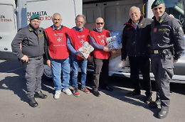 L'operazione anticontraffazione si trasforma in gesto di solidarietà: donati oltre 2.500 pigiami sequestrati
