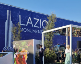 Vinitaly, su il sipario e in alto i calici