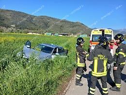 Esce di strada per evitare un frontale. Grave incidente in mattinata