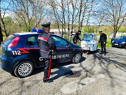 Si allontana di casa dopo un litigio in famiglia: ritrovato a bordo della sua Ape Piaggio
