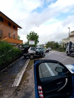 Violento scontro fra tre auto. Tre persone ferite: grave un uomo di Cervaro