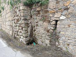 Nuovi liquami fuoriescono dalle Mura Ciclopiche