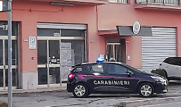 Rubano rame in pieno giorno e tentano la fuga. Arrestati