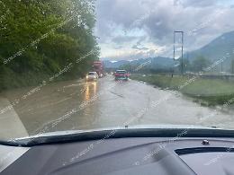 Pioggia battente nella Valle di Comino. Superstrada Sora - Cassino allagata