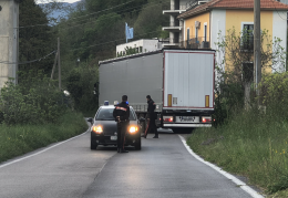 Tir “indisciplinati” in trappola sulla provinciale