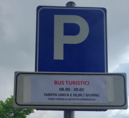 Scatta il ticket d’ingresso per i bus turistici in paese 