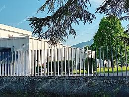 Tragedia in una fabbrica: operaio si sente male e muore 