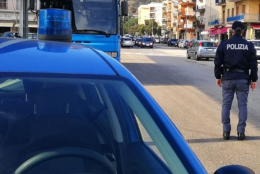 Colpi di pistola contro un'auto