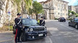 Viola il divieto di avvicinamento: arrestato 