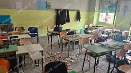 Si staccano calcinacci dal soffitto. Tragedia sfiorata in una scuola 
