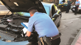 Auto di lusso con truffa. Conti correnti sotto la lente