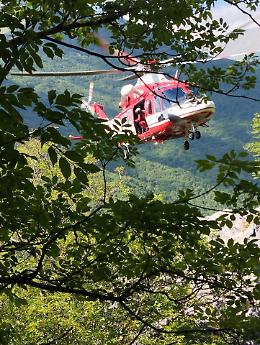 Incidente in montagna: escursionista trasportato in ospedale in elicottero