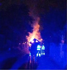 Auto contro una colonnina del gas, paura alle Mastrazze