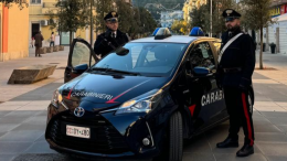 Minacce, maltrattamenti all'ex moglie e spaccio di droga: arrestato 