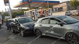 Tamponamento tra tre auto: diversi i feriti 