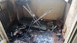 Lascia una sigaretta accesa in veranda e scoppia un incendio