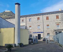 Ruba energia elettrica ad un anziano vicino. Denunciata 