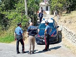 Morto dissanguato. Disposta l'autopsia 