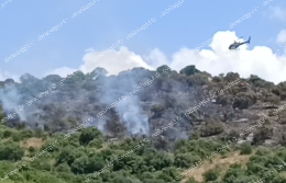 Riparte l'incendio a Vallevona. Elicottero in azione