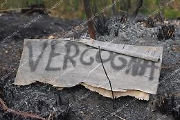 Incendio in località Araietta, spunta la scritta “vergogna” 