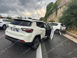 Incidente sulla superstrada. Scontro tra due auto 