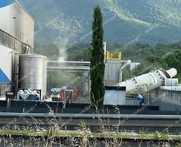 Collassa un silos nella zona industriale: nessun ferito
