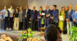 A De Luca le chiavi della città. Il sarto insignito della Legion d’Onore francese