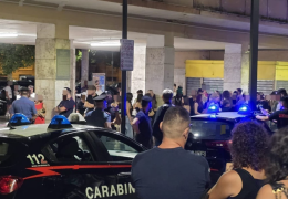 Liti in strada e alcol ai minori. È caos
