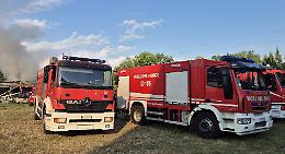 Incendio in un fienile: sul posto due mezzi dei vigili del fuoco