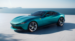 Ferrari, da Roma ad Amalfi con stile