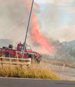Maxi incendio devasta i terreni lungo la Casilina
