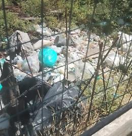 Ex Serapide, degrado ovunque. E i residenti protestano