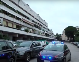 Torturato e legato alla ringhiera di un balcone del Casermone: tre arresti