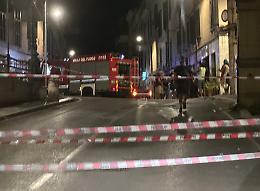 Fuga di gas in pieno centro: vigili del fuoco al lavoro